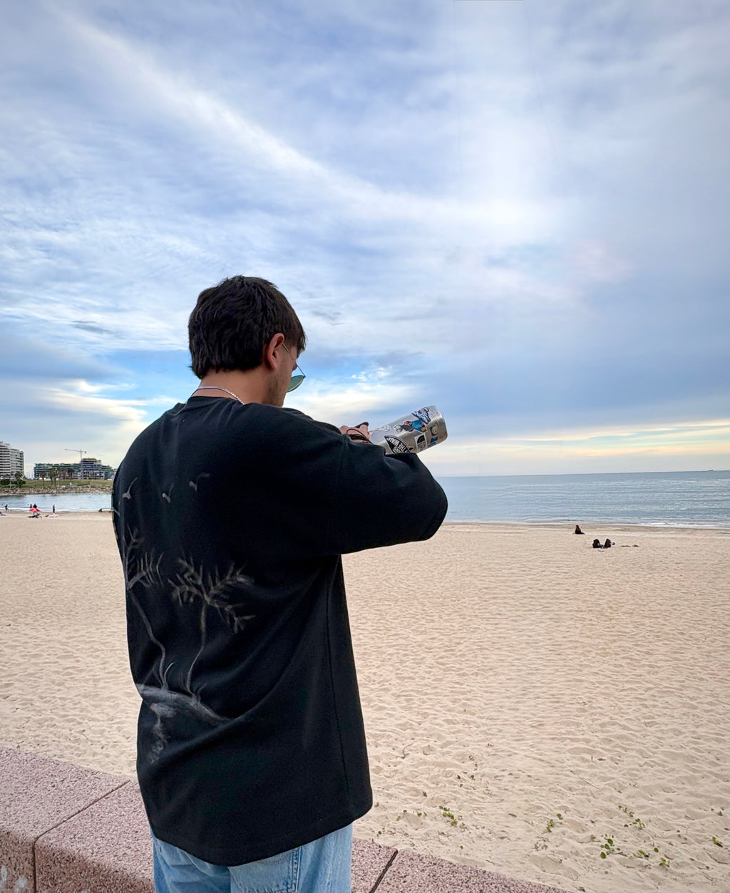 Camiseta Oversize Negra Diseño Limitado